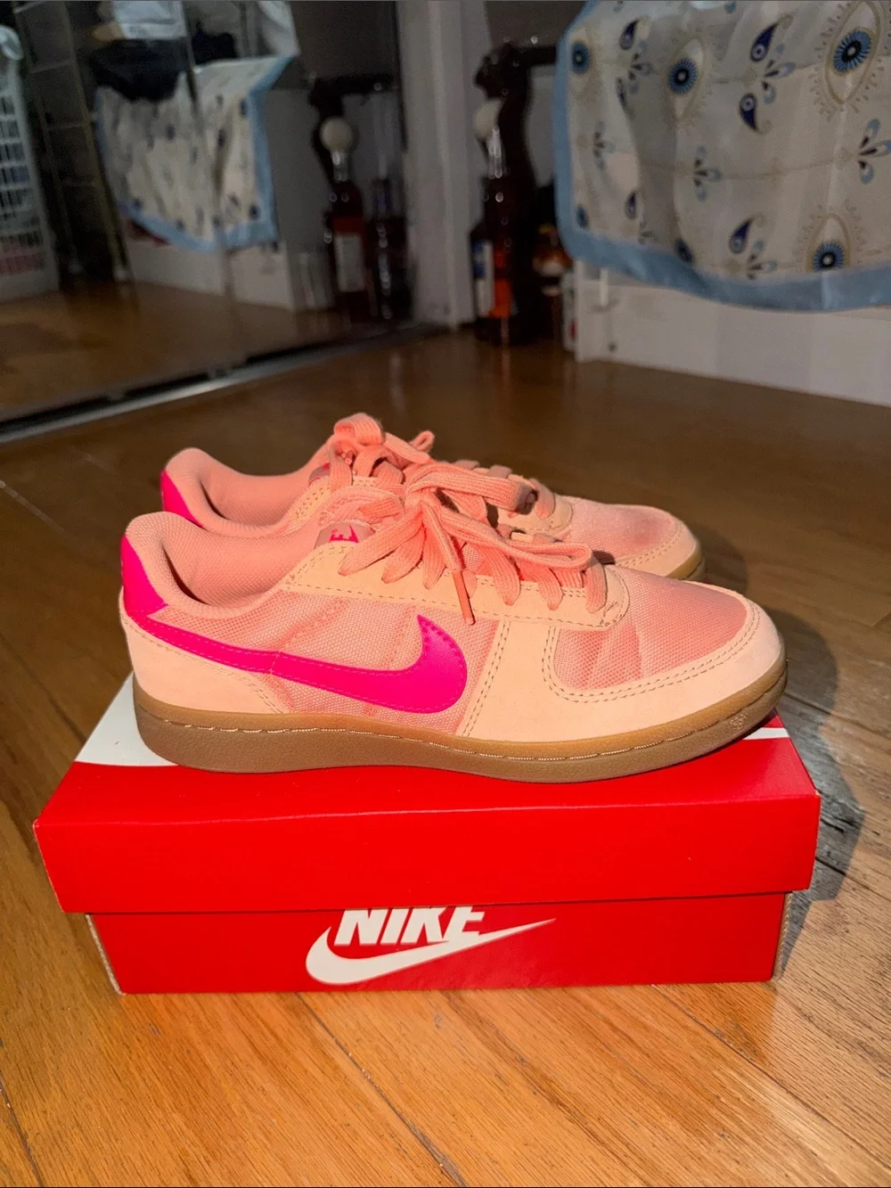 Nike Kids Coral Pink Low-Top Sneakers with Hot Pink Swoosh